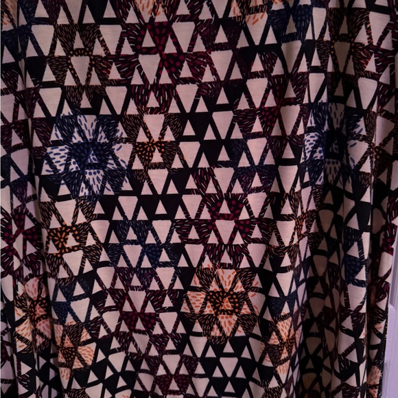 LuLaRoe Geometric Patterned Women's Top - Picture 2 of 3